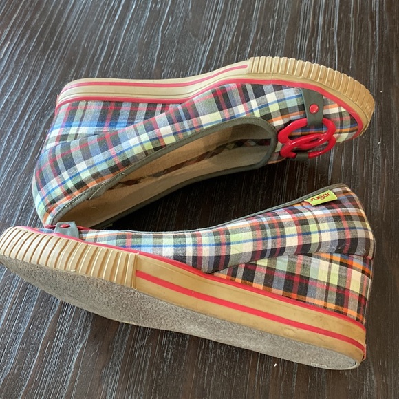 Sugar plaid coloured pump style wedgies in size 7. - Picture 7 of 10